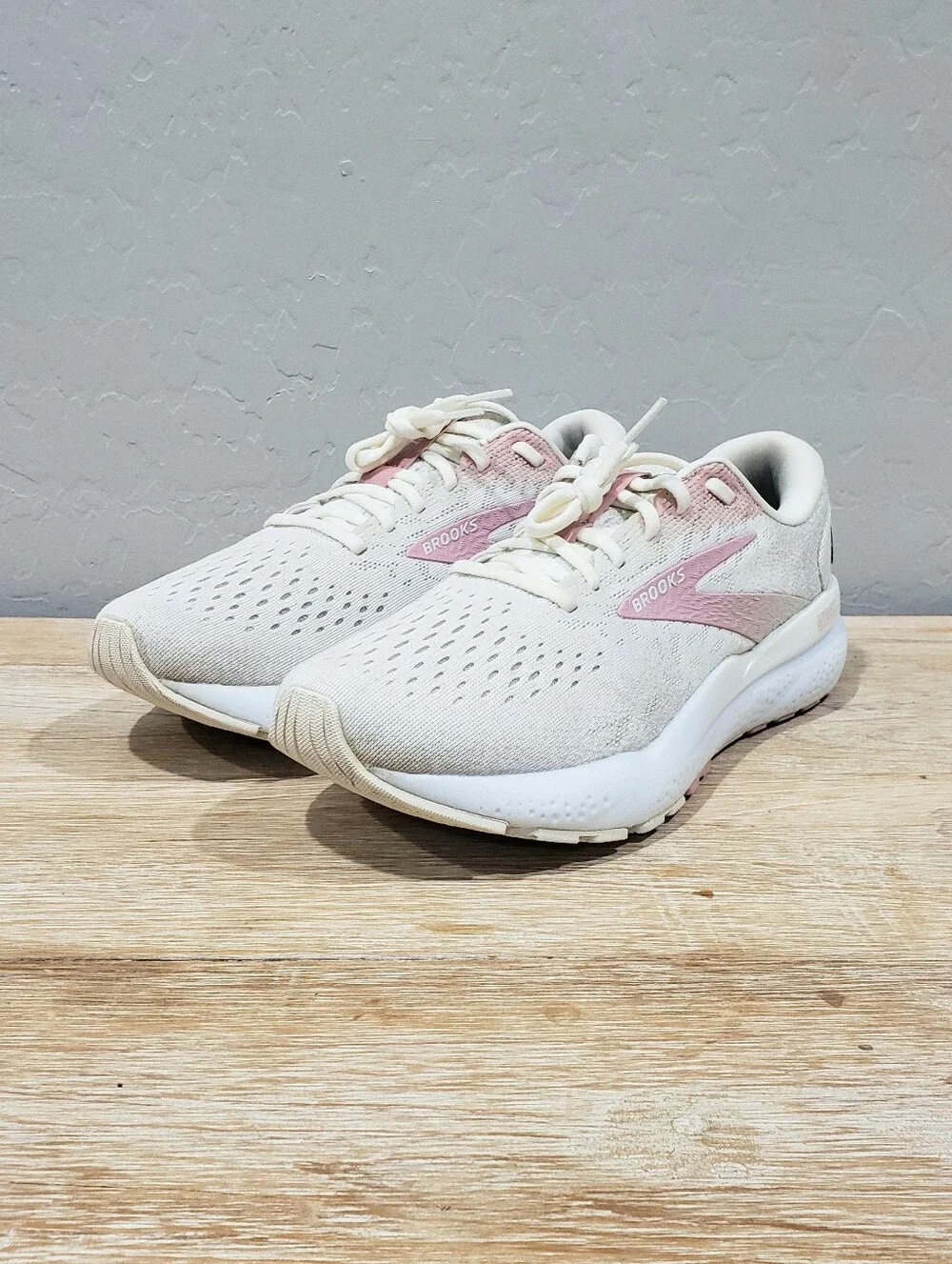 BROOKS Women's Ghost 16 Running Shoes (9.5M) Cream/Pink/White